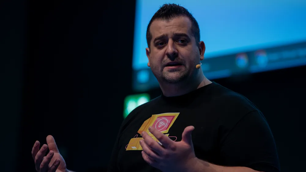 Vlad Catrinescu presenting at ESPC 2022 in Copenhagen